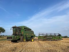 John Deere 2066