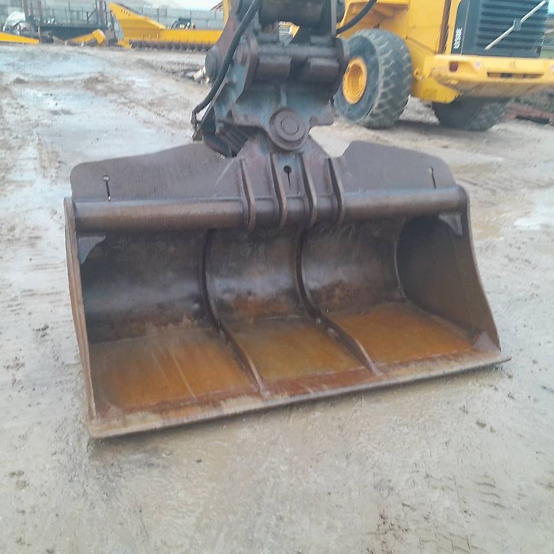 Komatsu PC 240 NLC-8K