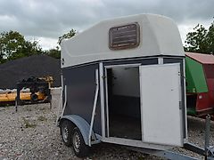 Blomert paardentrailer