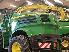 John Deere 8700