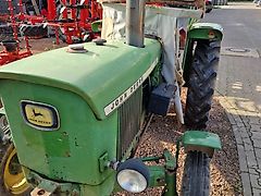 John Deere 820