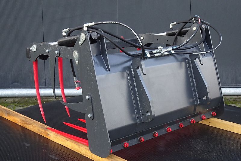 Hofstede Mestvork uitmestvork mest vork grijper met model Weidemann of Giant aankoppeling