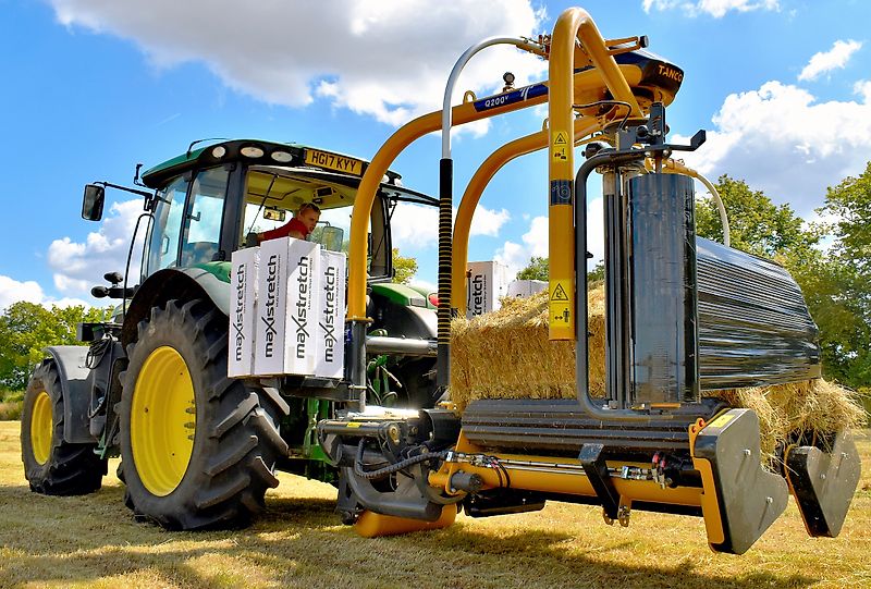 Tanco Q200 / Q300 Rund- und Quaderballenwickler