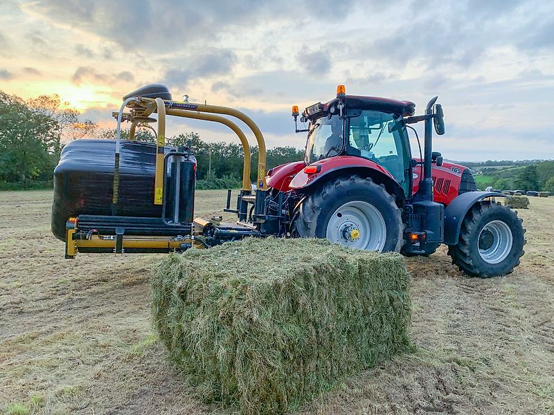 Tanco Q200 / Q300 Rund- und Quaderballenwickler