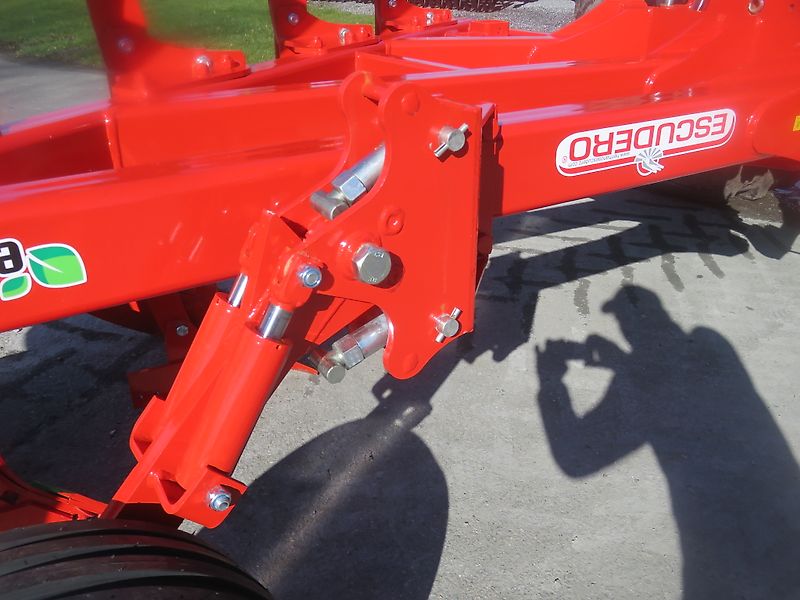 ESCUDERO agroXX -- CHRF--6 Schar - Ecologic Onland Dreh-Schälpflug--