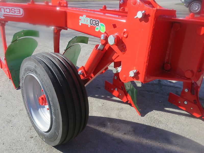 ESCUDERO agroXX -- CHRF--6 Schar - Ecologic Onland Dreh-Schälpflug--
