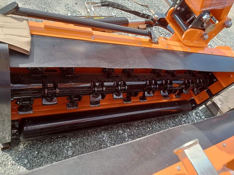 TALEX BÖSCHUNGSMULCHER LEOPARD RB 1,80 hintenseitlich Auslegelmulcher