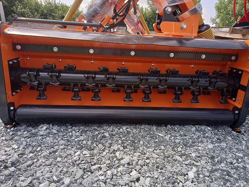 TALEX BÖSCHUNGSMULCHER LEOPARD RB 1,80 hintenseitlich Auslegelmulcher