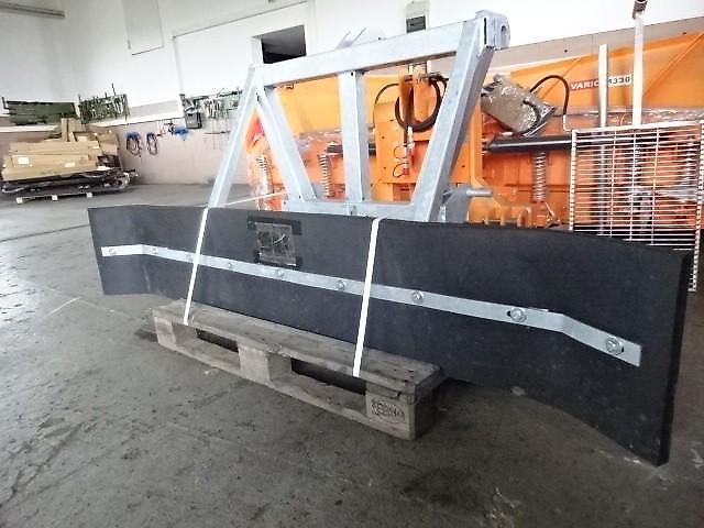 Futterschieber 2,2 Meter - Anbau Dreipunkt und Euro SW- und Palettengabelaufnahme Futterschieber- Gummischieber -2,2 M - Euro Schnellwechsel und Dreiunktanbau- Palettengabelaufnahme