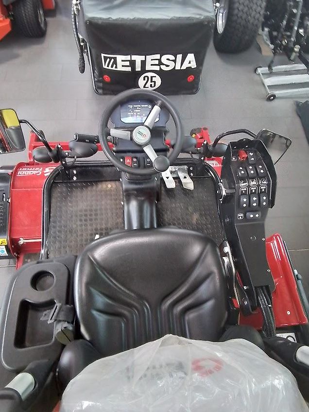 Ferrari Turbo V50 Aufsitz Großflächen Mäher