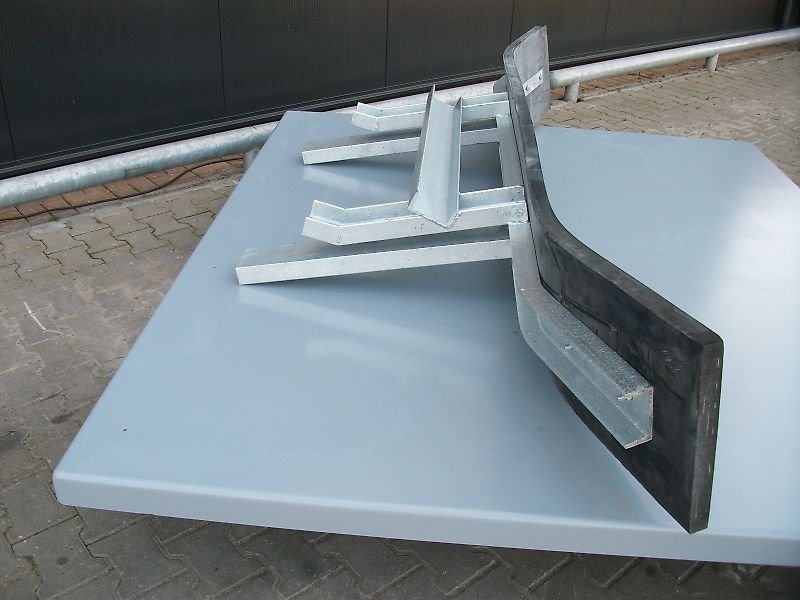 Hofstede Voer rubber sneeuw modder erf schuif schuiver pelikaanbak pelikaan bak aanbouw