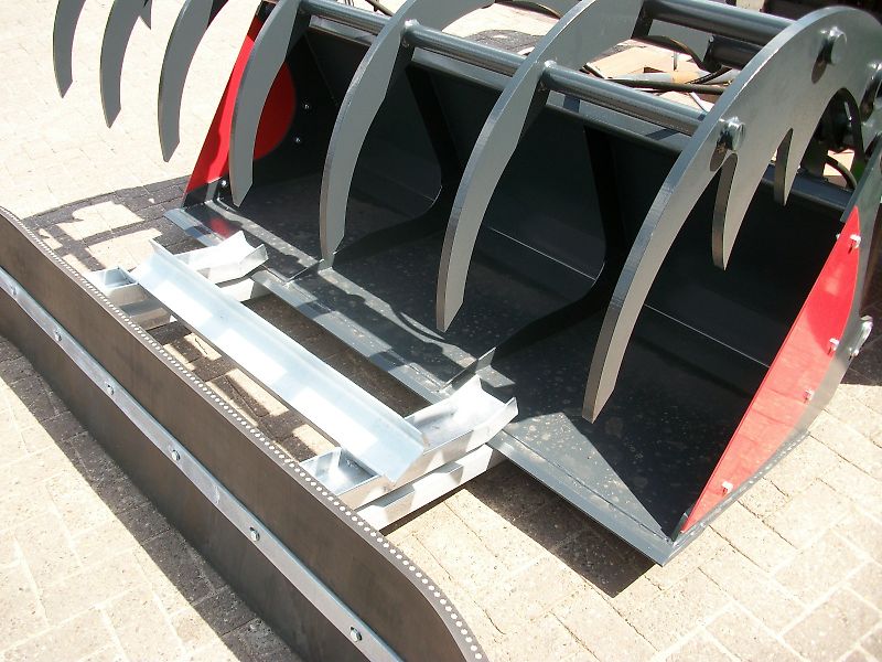 Hofstede Voer rubber sneeuw modder erf schuif schuiver pelikaanbak pelikaan bak aanbouw