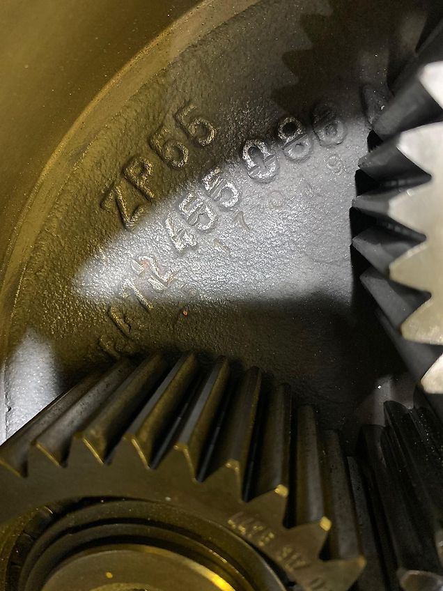 John Deere Front axle reduction gear (used) for John Deere 6000, 6010