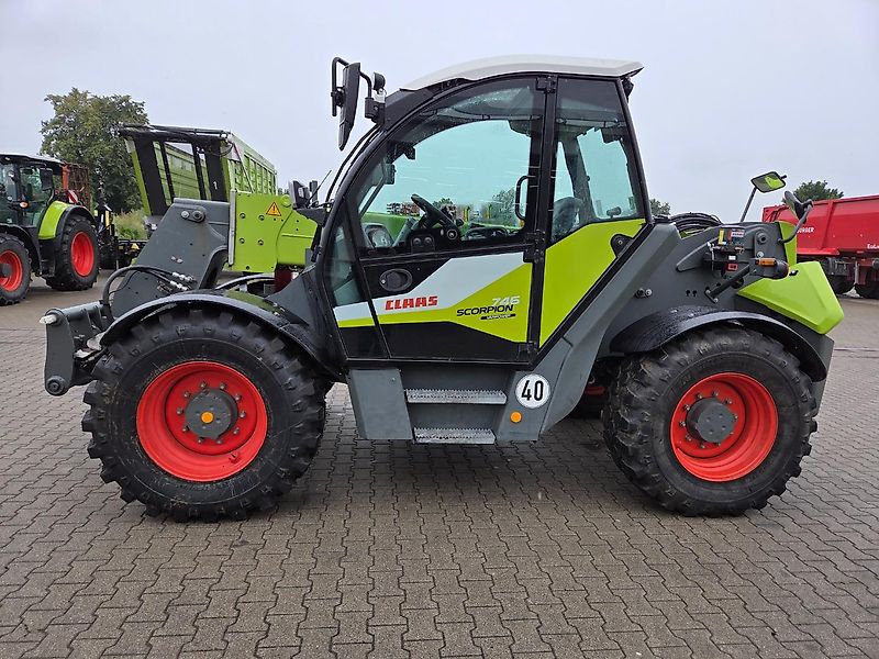 Claas Scorpion 746