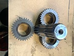 John Deere PLANET PINION WITH SHAFT (used) - John Deere 6M, 6R, 6020, 6030