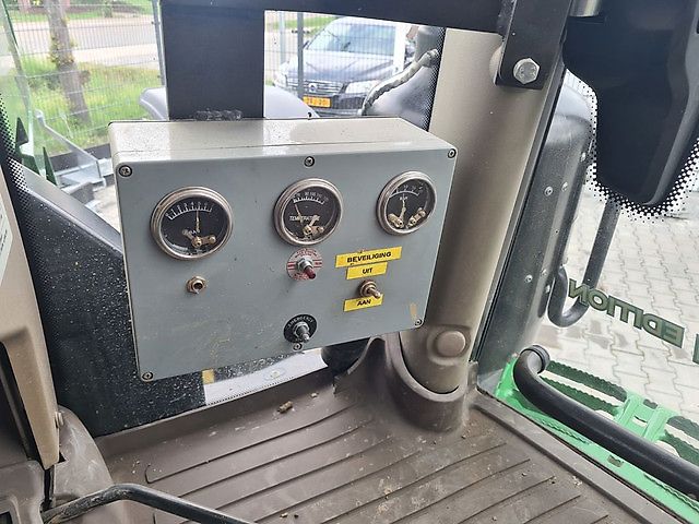 John Deere 6135R met Atlas bomenlaadkraan