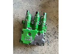 John Deere HOUSING WITH SOLENOID VALVES (used) - John Deere 6020, 7020