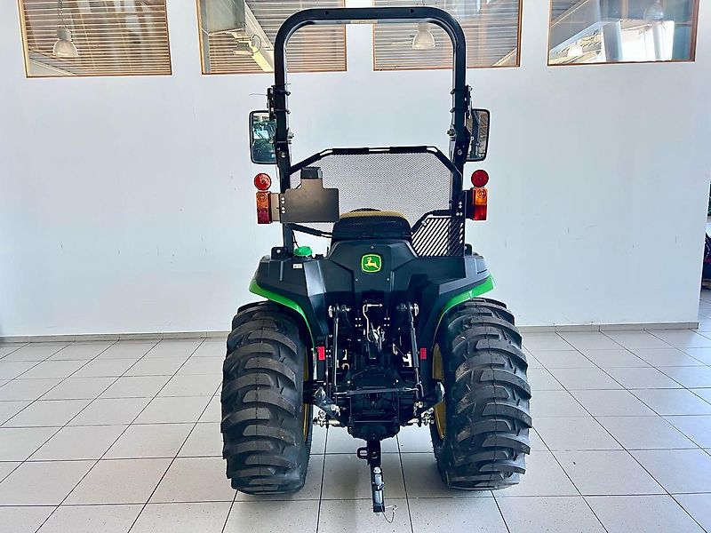 John Deere 3038E