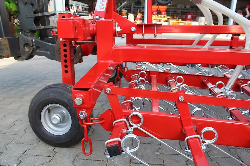 SAT Wiesenstriegel+Nachsaattechnik