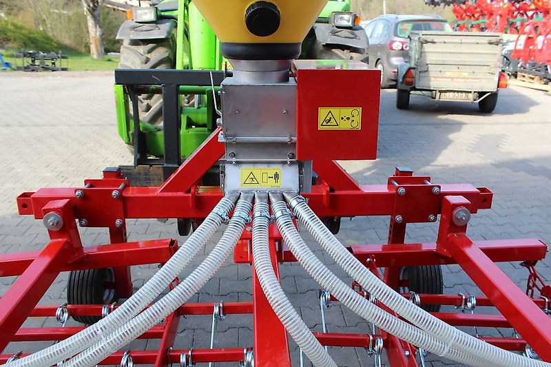 SAT Wiesenstriegel+Nachsaattechnik