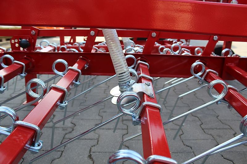 SAT Wiesenstriegel+Nachsaattechnik