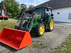 John Deere 5820
