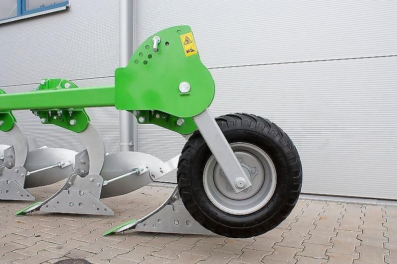 Bomet Pflug / Single-beam plow / Charrue mono-poutre / Aratro / Плуг / Pług jednobelkowy Libra 3+1