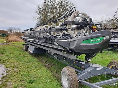 MacDon FD235 Aufnahme John Deere S