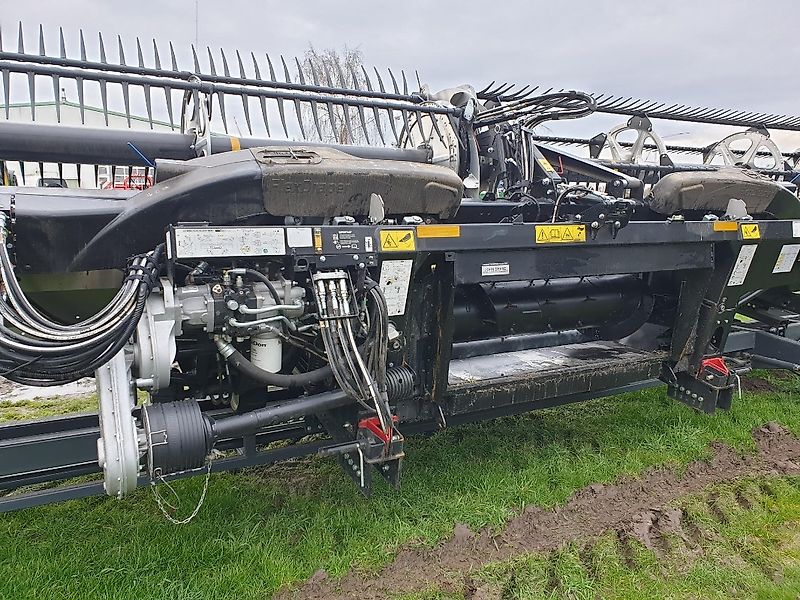 MacDon FD235 Aufnahme John Deere S