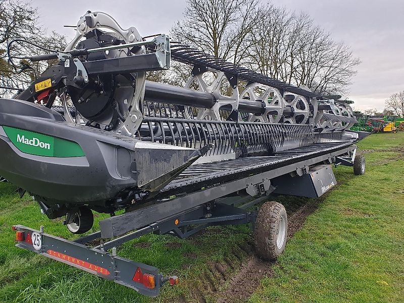 MacDon FD235 Aufnahme John Deere S