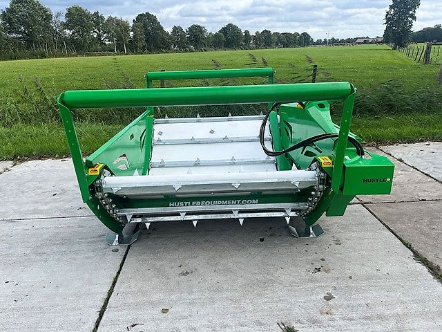 Hustler LX104