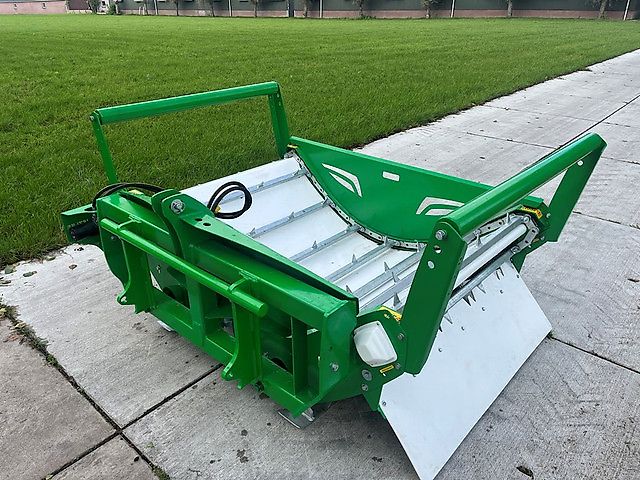 Hustler LX104