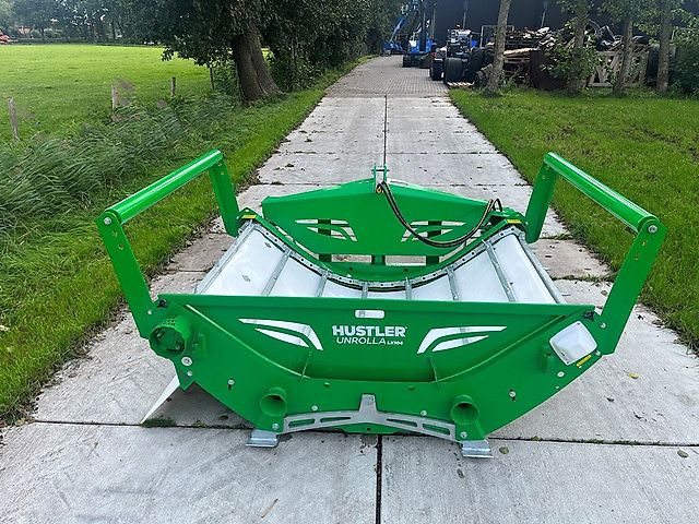 Hustler LX104