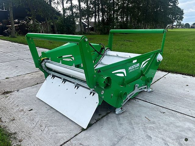 Hustler LX104
