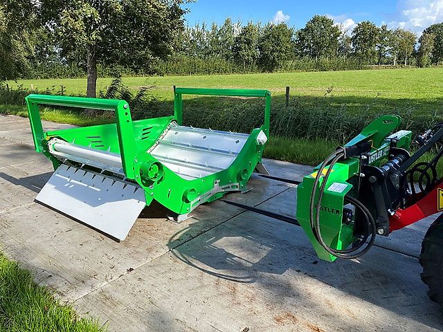 Hustler LX104