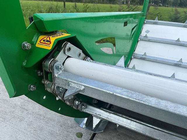 Hustler LX104